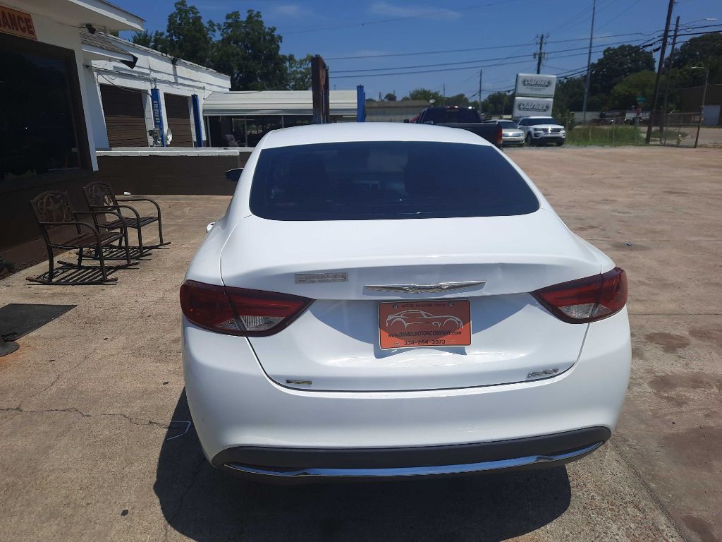 2015 Chrysler 200 Image 2