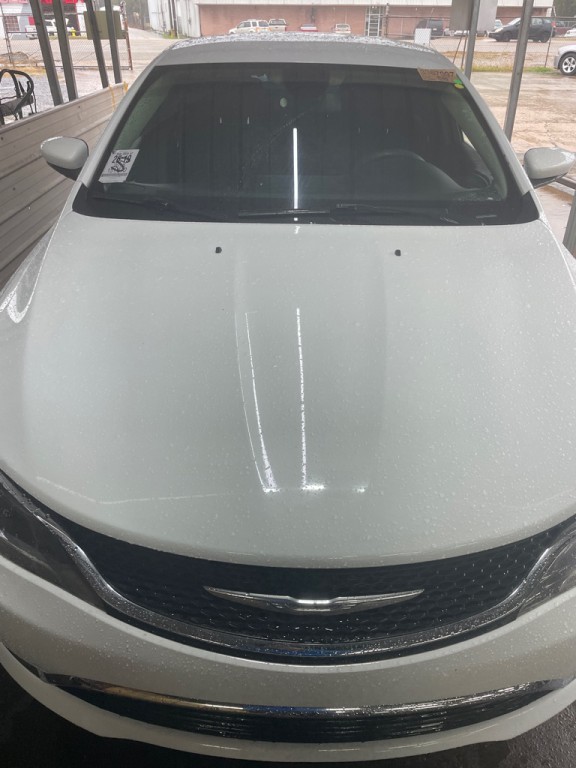 2015 Chrysler 200 Image 4