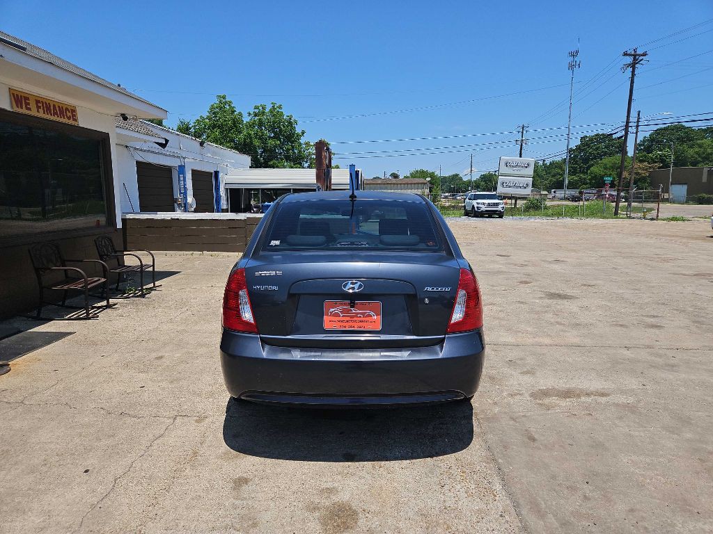2010 Hyundai Accent Image 3