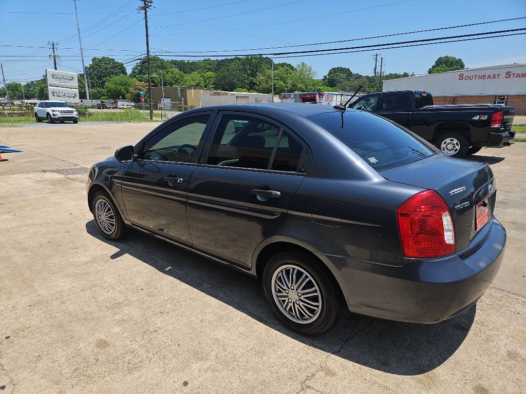 2010 Hyundai Accent Image 4