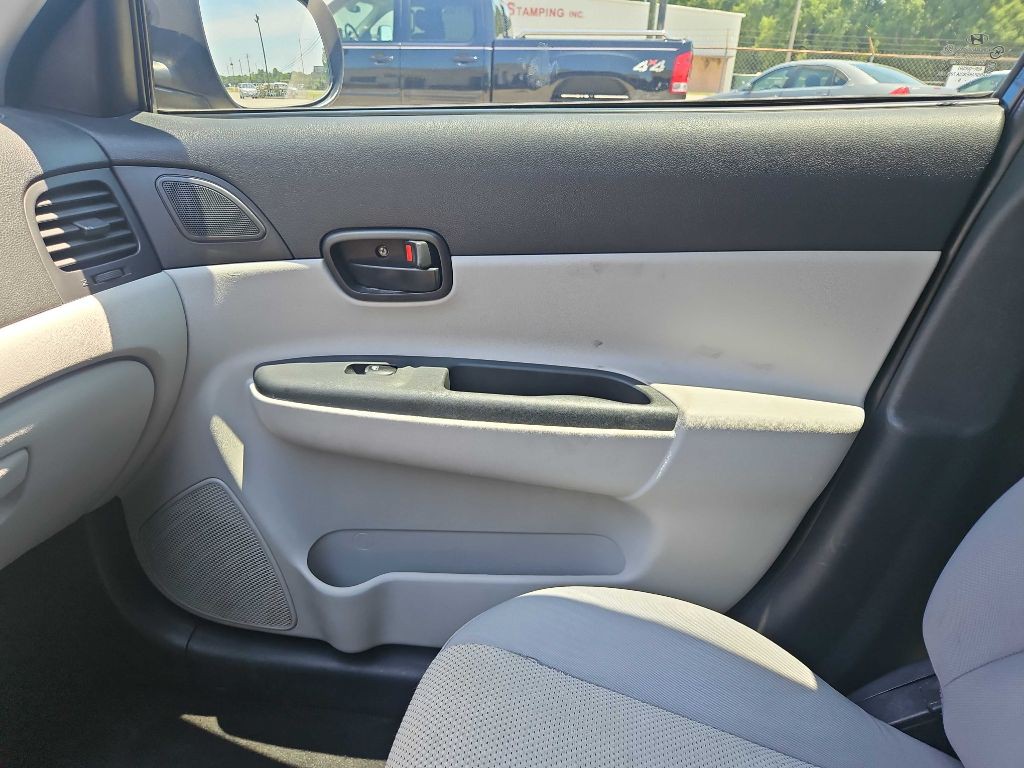 2010 Hyundai Accent Image 8