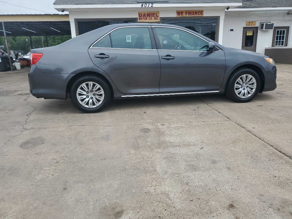 2012 Toyota Camry Image 2