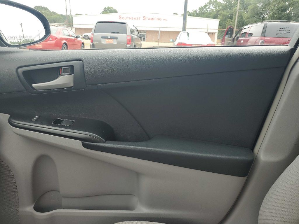 2012 Toyota Camry Image 10