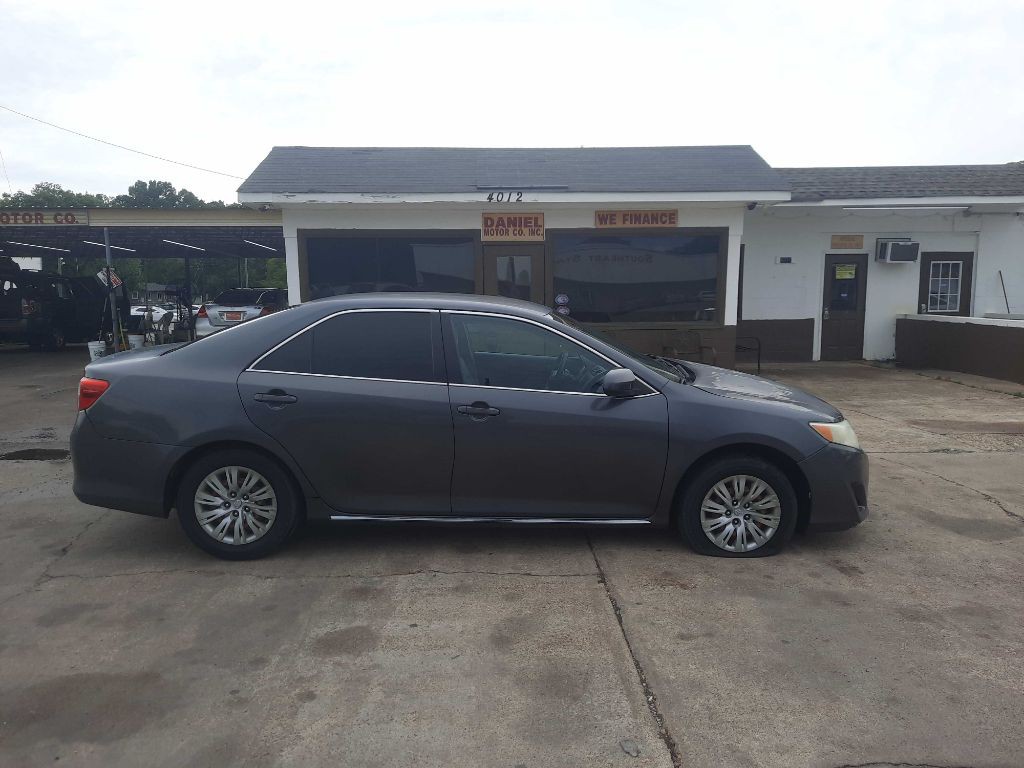 2012 Toyota Camry Image 19