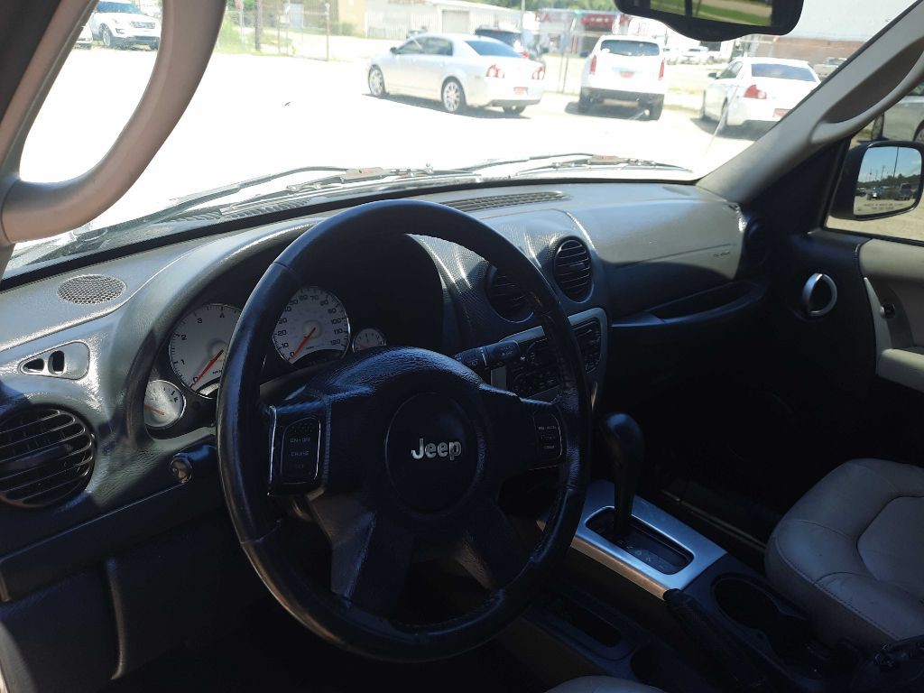 2004 Jeep Liberty Image 6