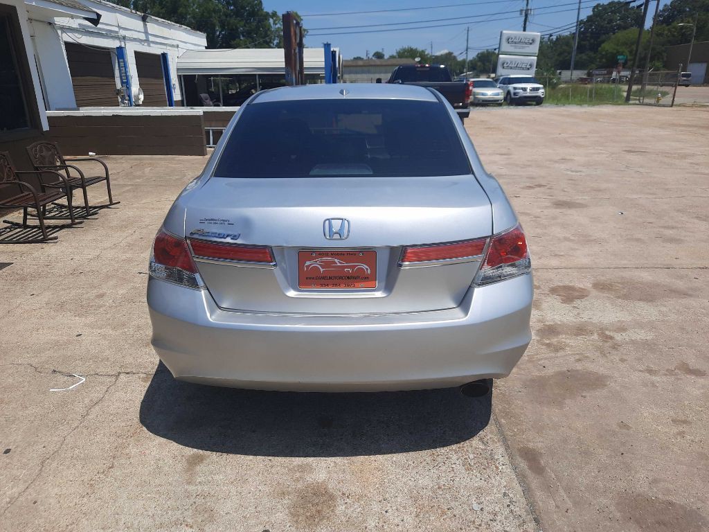 2011 Honda Accord Image 2