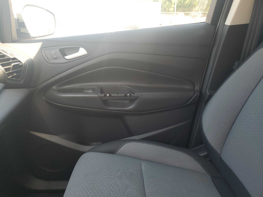 2017 Ford Escape Image 11