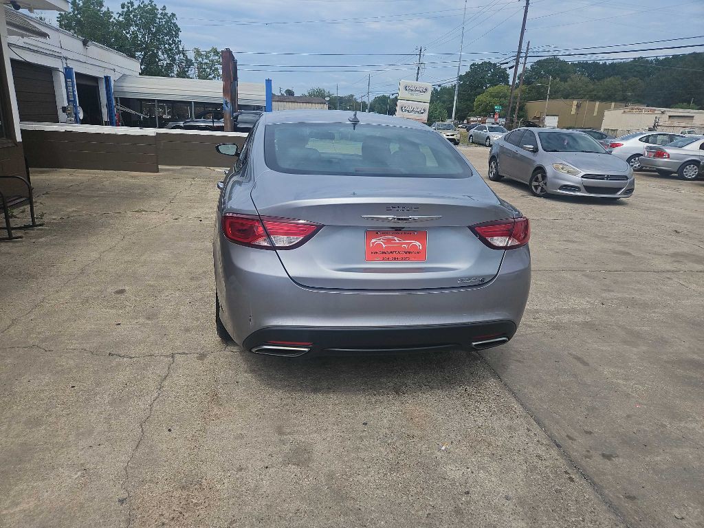 2015 Chrysler 200 Image 2