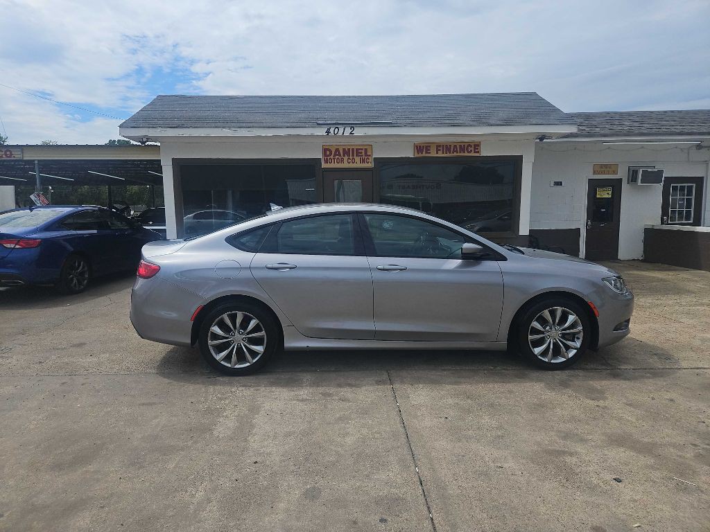 2015 Chrysler 200 Image 5