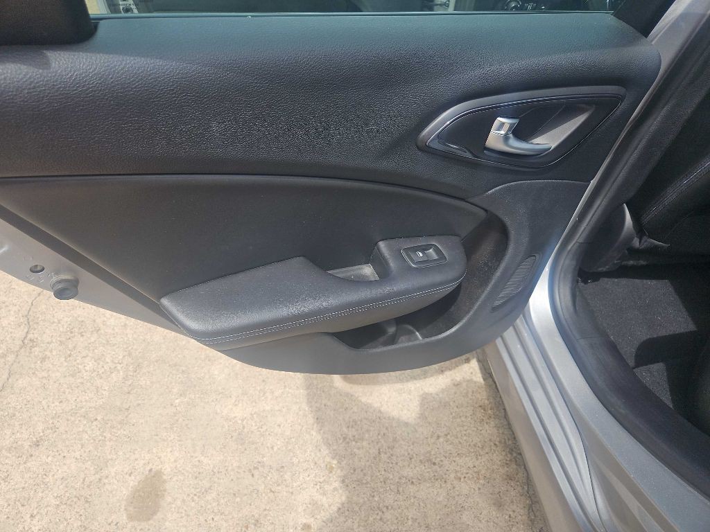 2015 Chrysler 200 Image 12