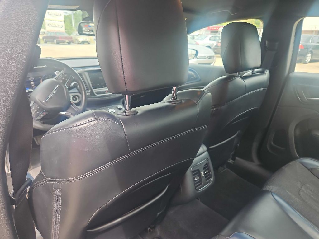 2015 Chrysler 200 Image 15