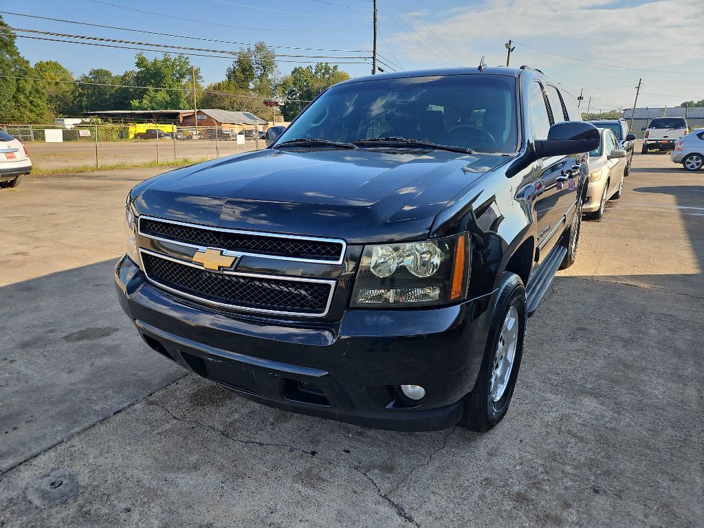 2014 Chevrolet Suburban Image 3