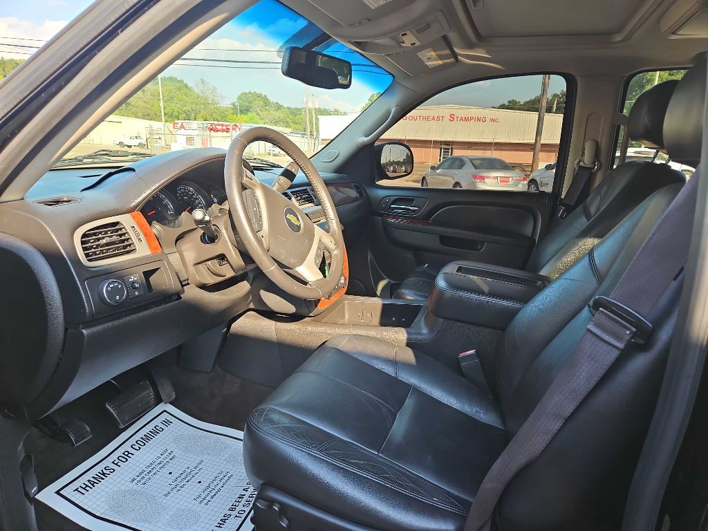 2014 Chevrolet Suburban Image 5