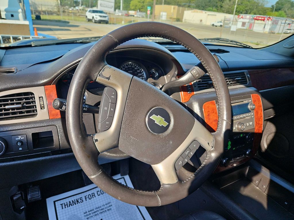 2014 Chevrolet Suburban Image 6