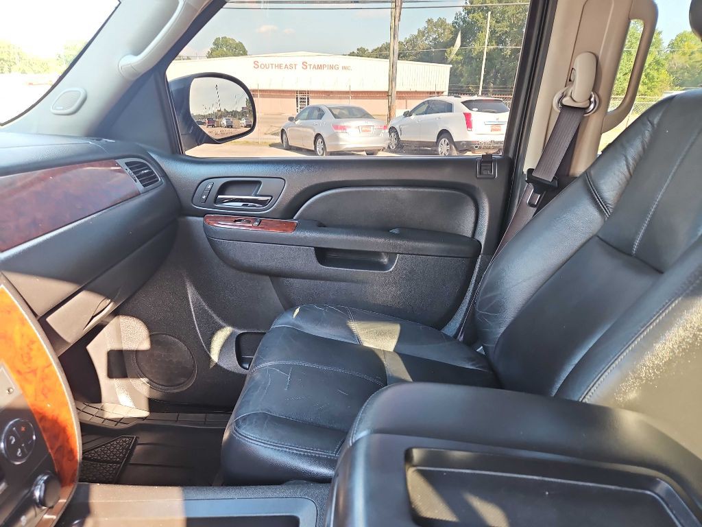 2014 Chevrolet Suburban Image 7