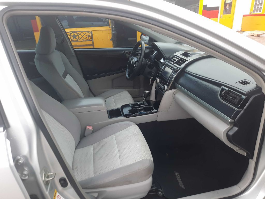 2014 Toyota Camry Image 9