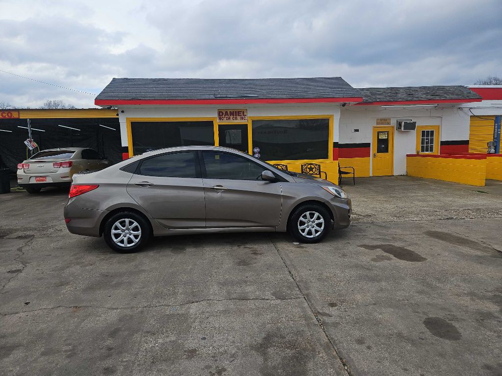 2014 Hyundai Accent Image 3