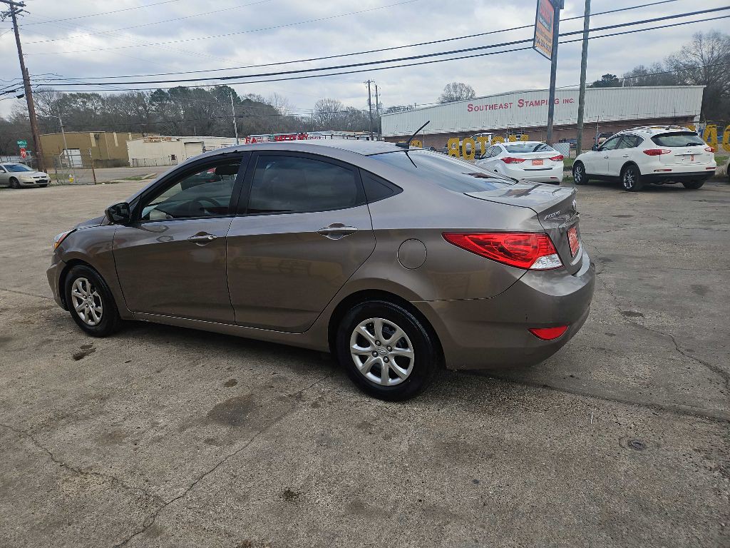 2014 Hyundai Accent Image 5