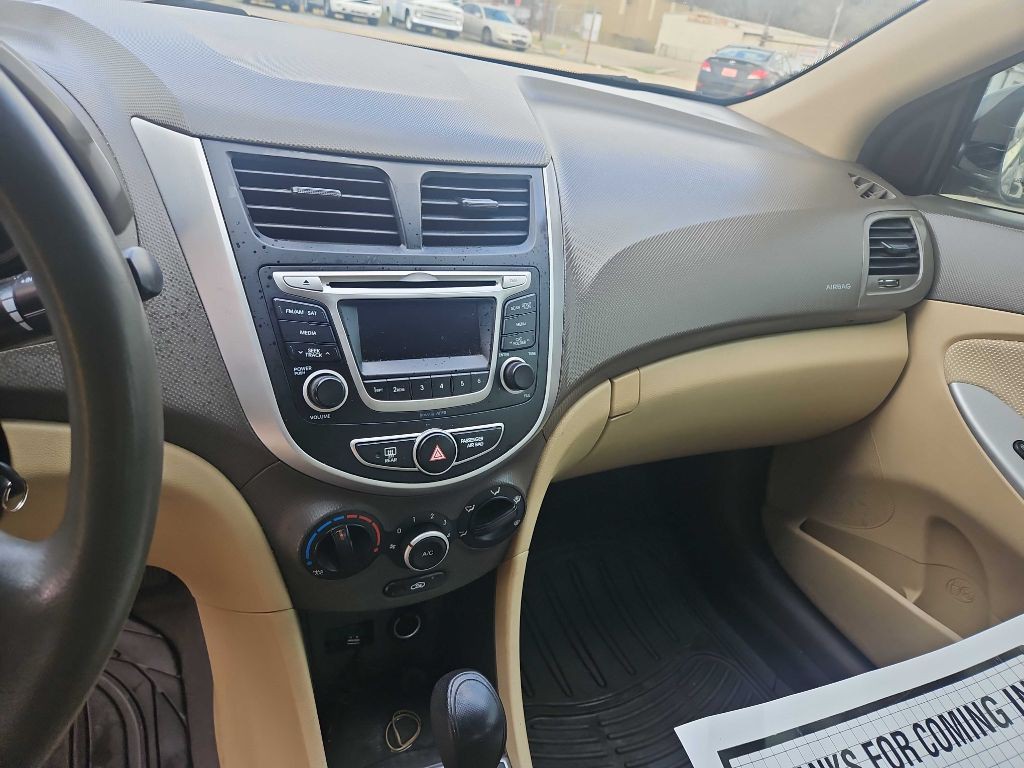 2014 Hyundai Accent Image 7