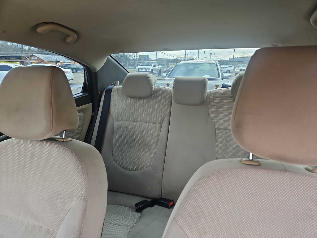 2014 Hyundai Accent Image 8