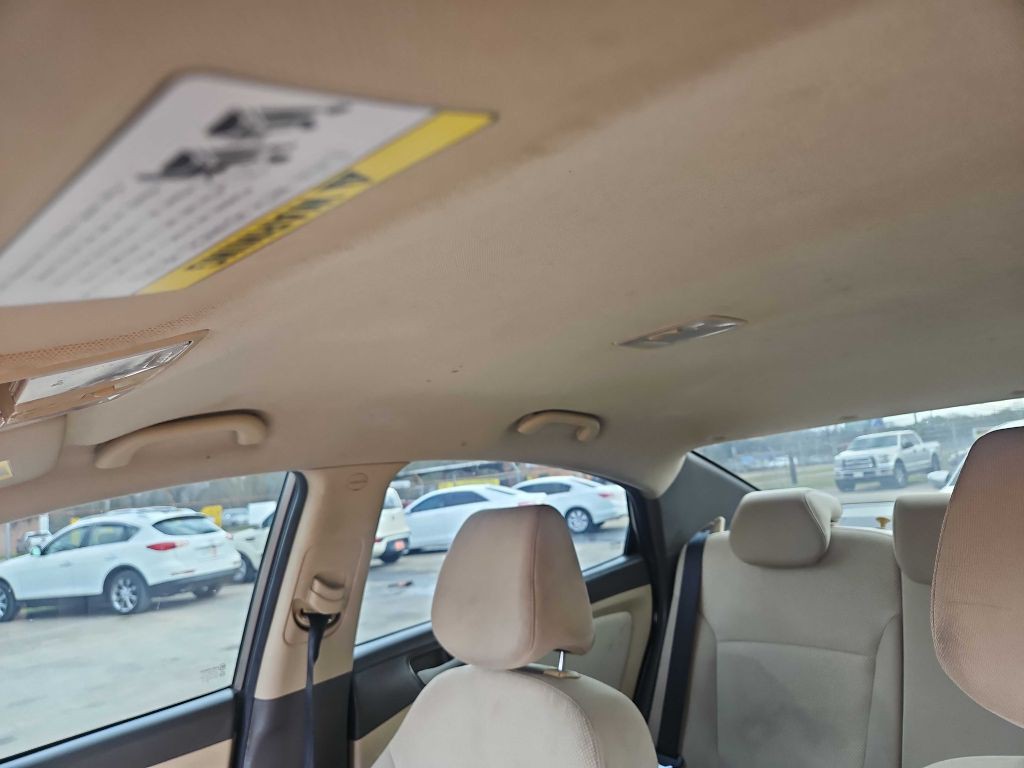 2014 Hyundai Accent Image 9