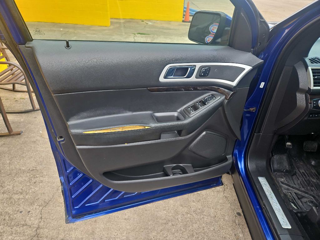 2013 Ford Explorer Image 2