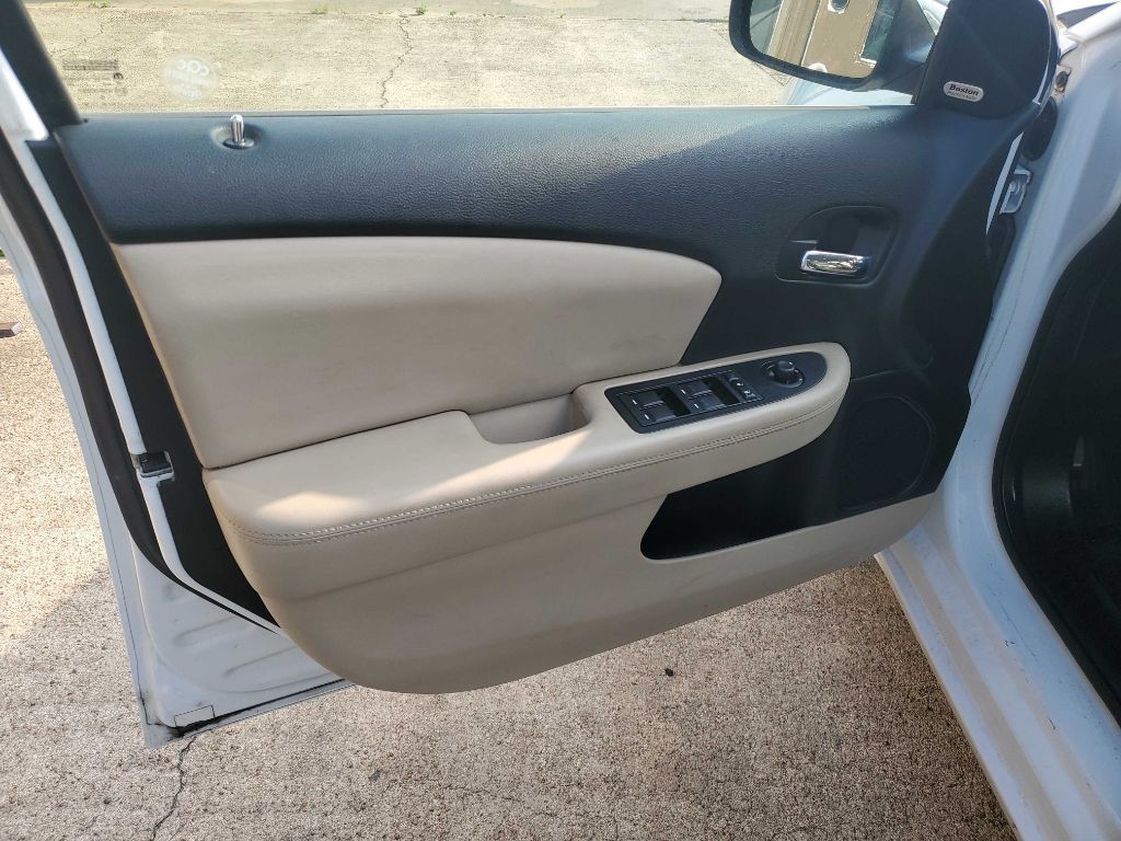 2013 Chrysler 200 Image 5