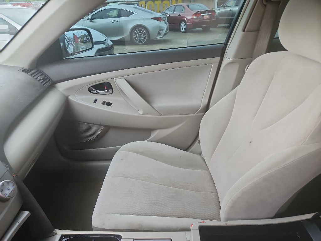 2011 Toyota Camry Image 8
