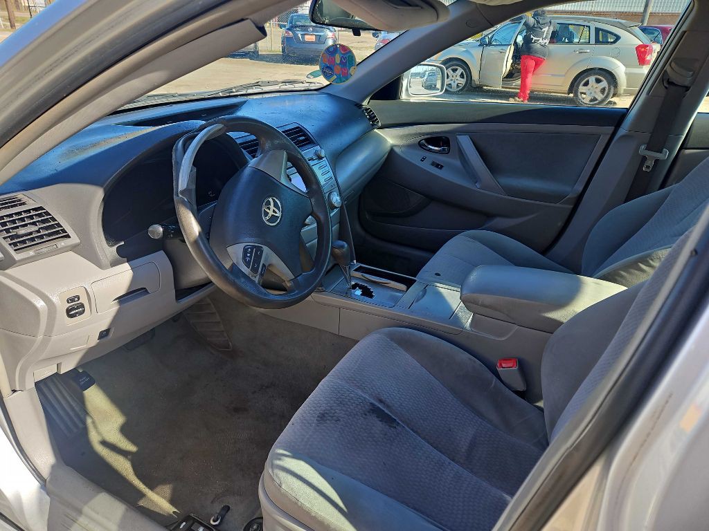 2011 Toyota Camry Image 2