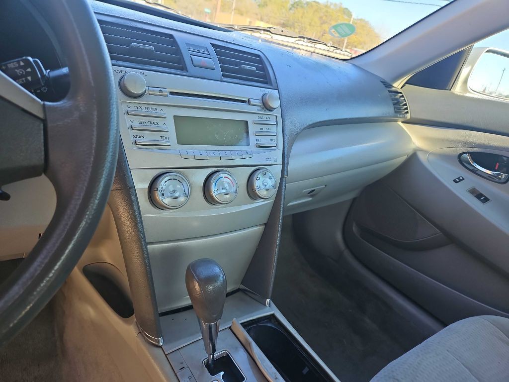 2011 Toyota Camry Image 6