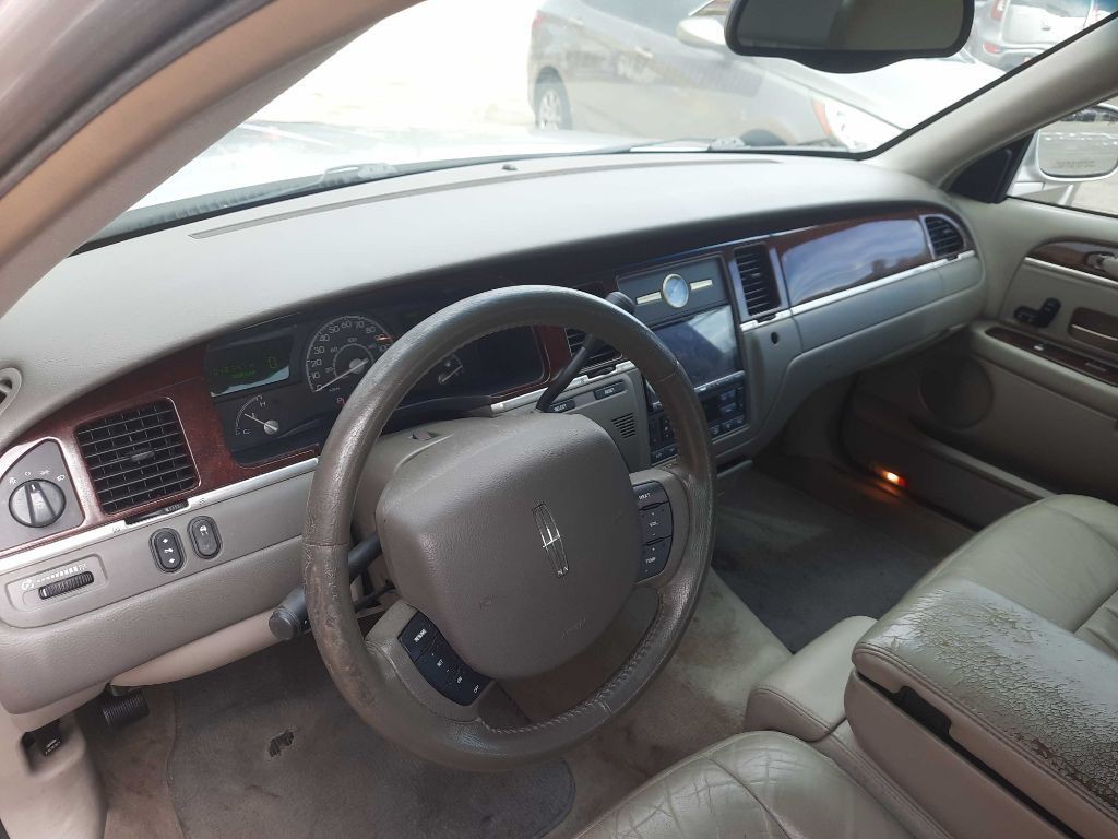 2005 Lincoln Town Car Image 5