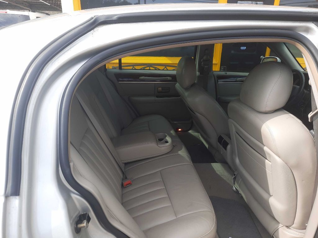 2005 Lincoln Town Car Image 7