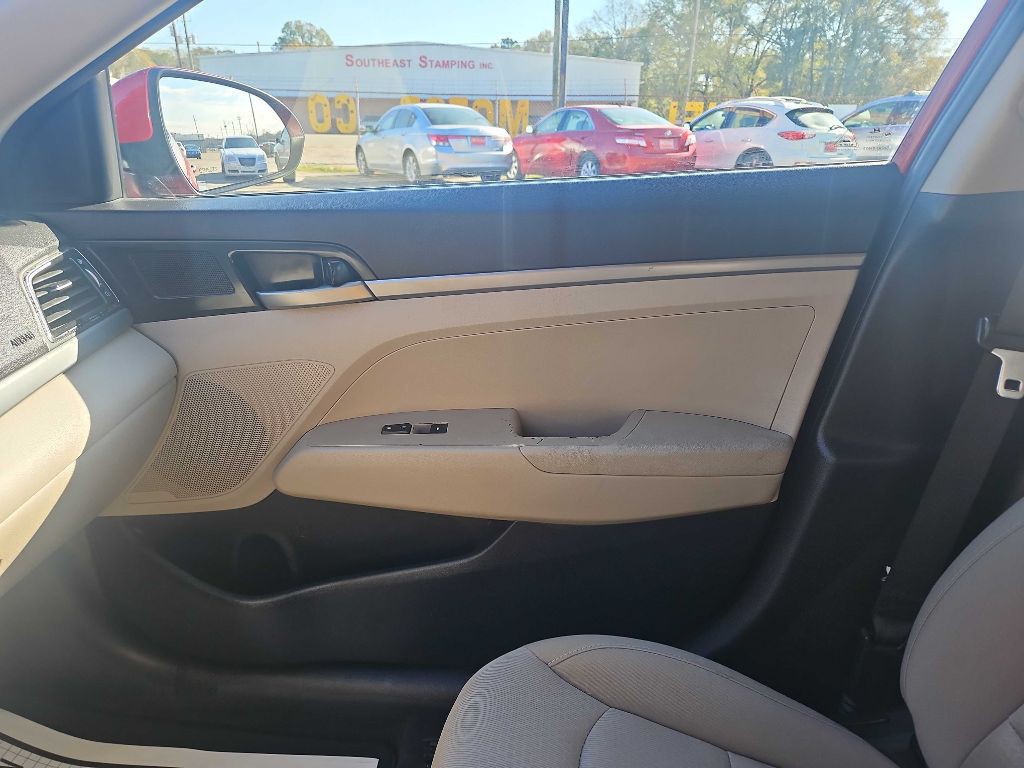 2018 Hyundai Elantra Image 9
