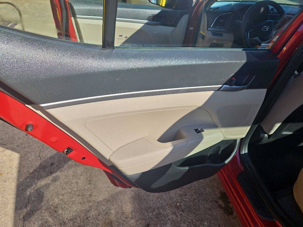 2018 Hyundai Elantra Image 11