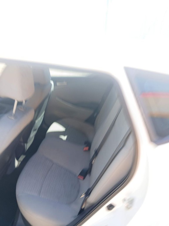 2015 Hyundai Accent Image 4