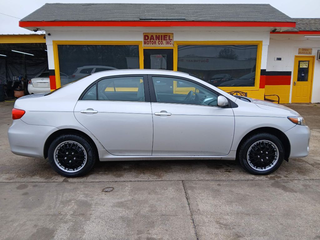 2013 Toyota Corolla Image 1