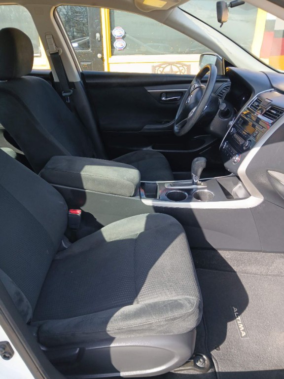 2015 Nissan Altima Image 1