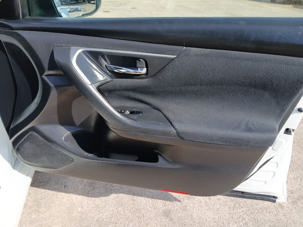 2015 Nissan Altima Image 4