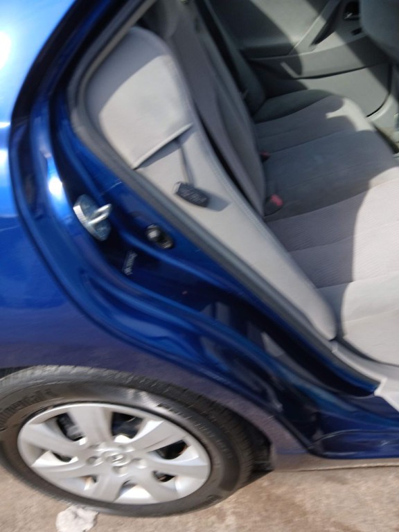 2010 Toyota Camry Image 2