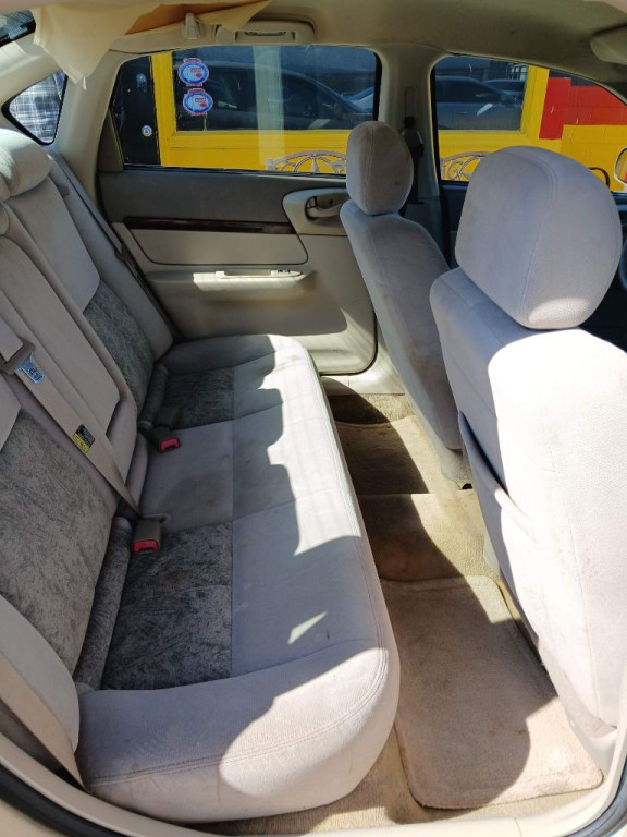 2005 Chevrolet Impala Image 2