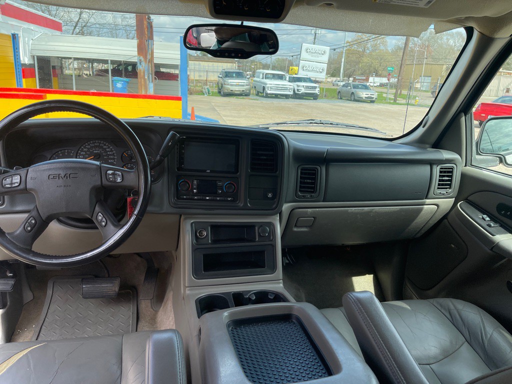 2006 GMC Yukon Image 8