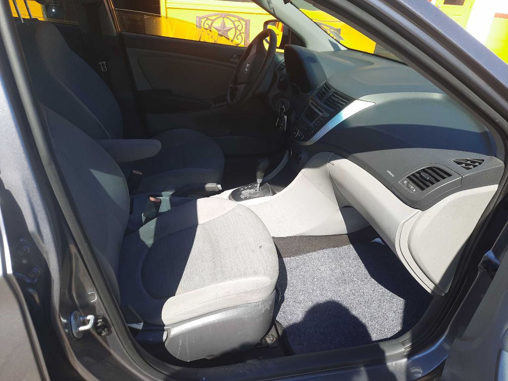 2016 Hyundai Accent Image 8