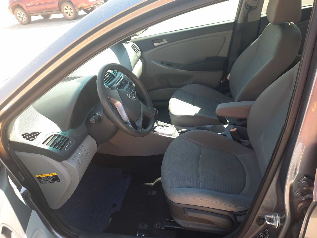 2016 Hyundai Accent Image 3