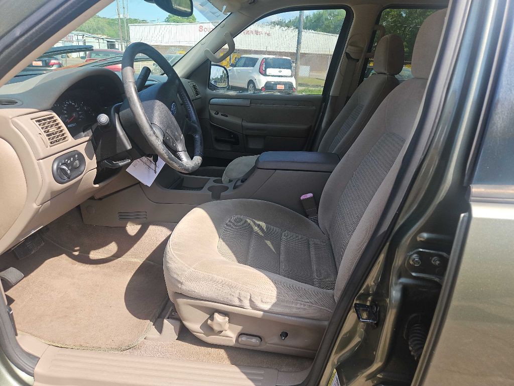 2004 Ford Explorer Image 6