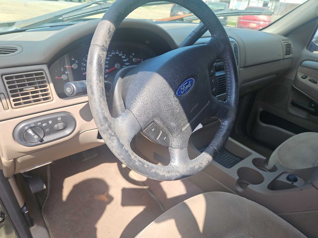 2004 Ford Explorer Image 7