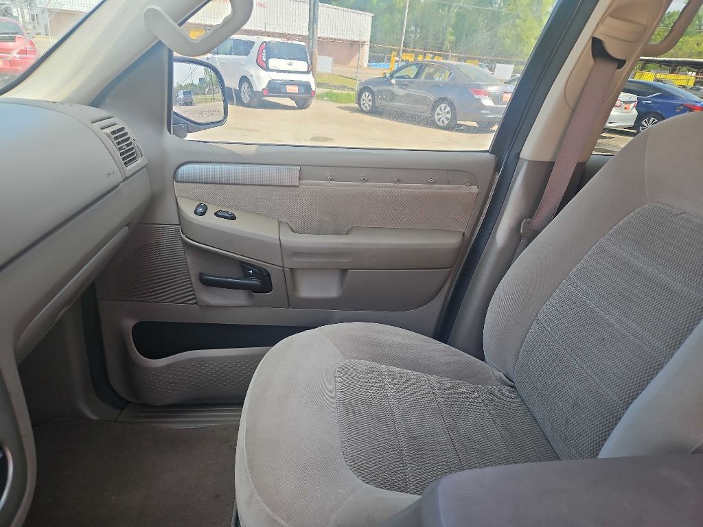 2004 Ford Explorer Image 9