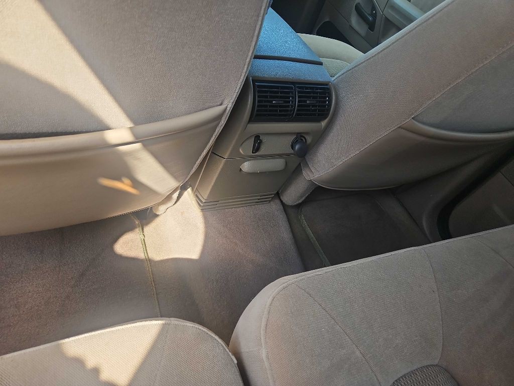 2004 Ford Explorer Image 11