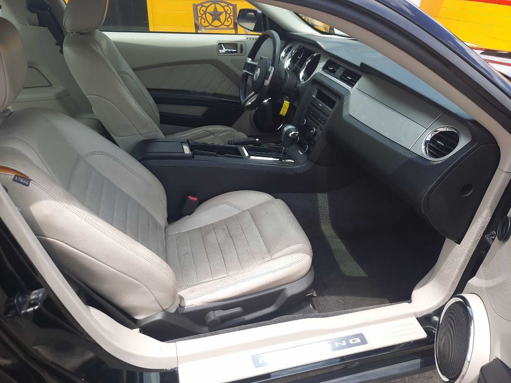 2010 Ford Mustang Image 7