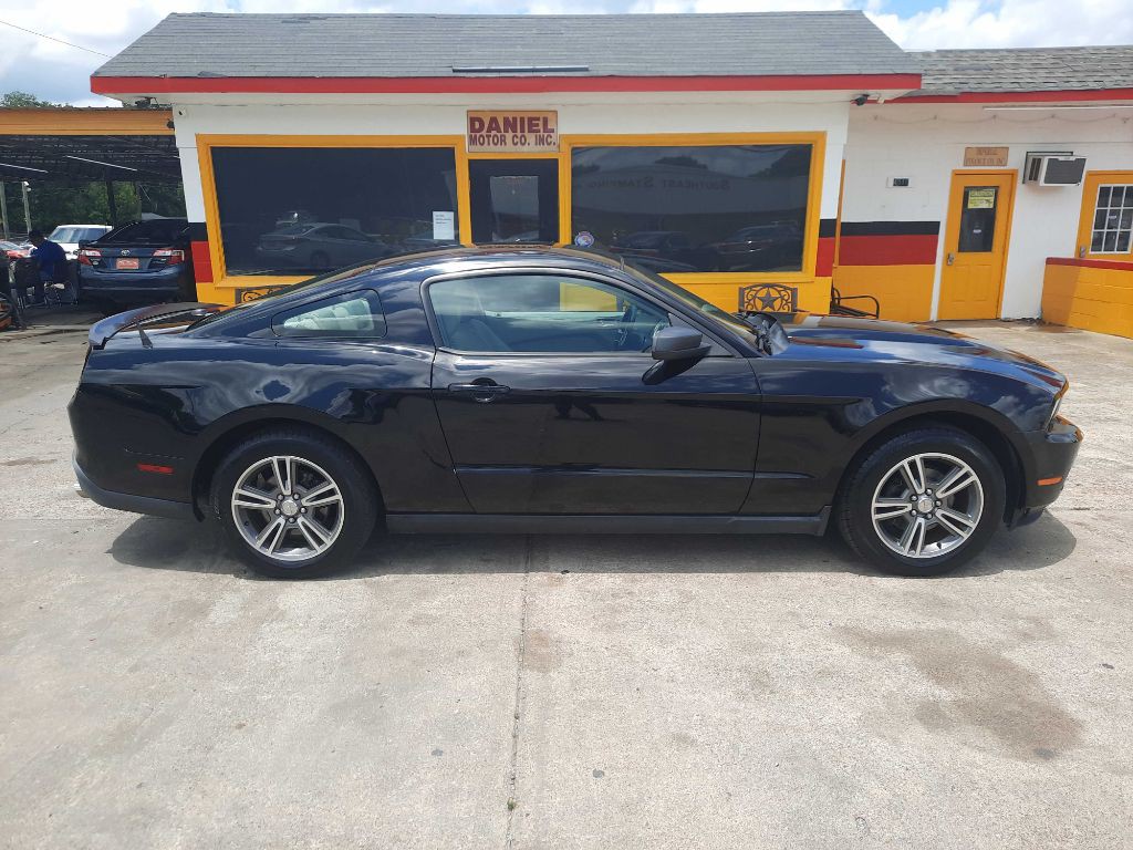 2010 Ford Mustang Image 1