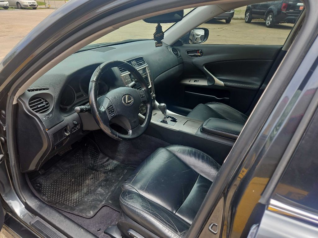 2010 Lexus IS Image 2